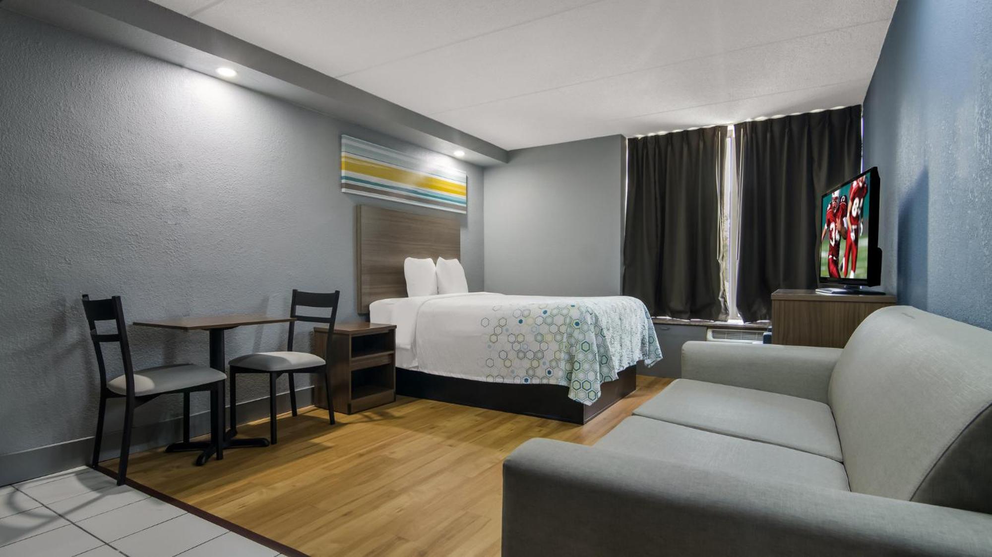 Hometowne Studios By Red Roof And Conference Center Chicago - N Aurora Naperville North Aurora Εξωτερικό φωτογραφία