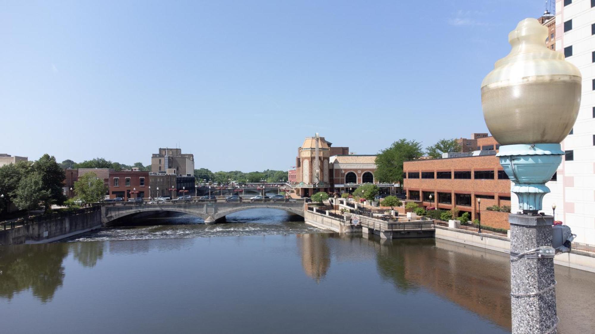 Hometowne Studios By Red Roof And Conference Center Chicago - N Aurora Naperville North Aurora Εξωτερικό φωτογραφία