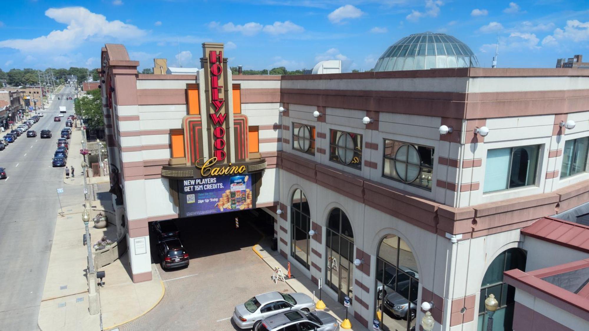Hometowne Studios By Red Roof And Conference Center Chicago - N Aurora Naperville North Aurora Εξωτερικό φωτογραφία