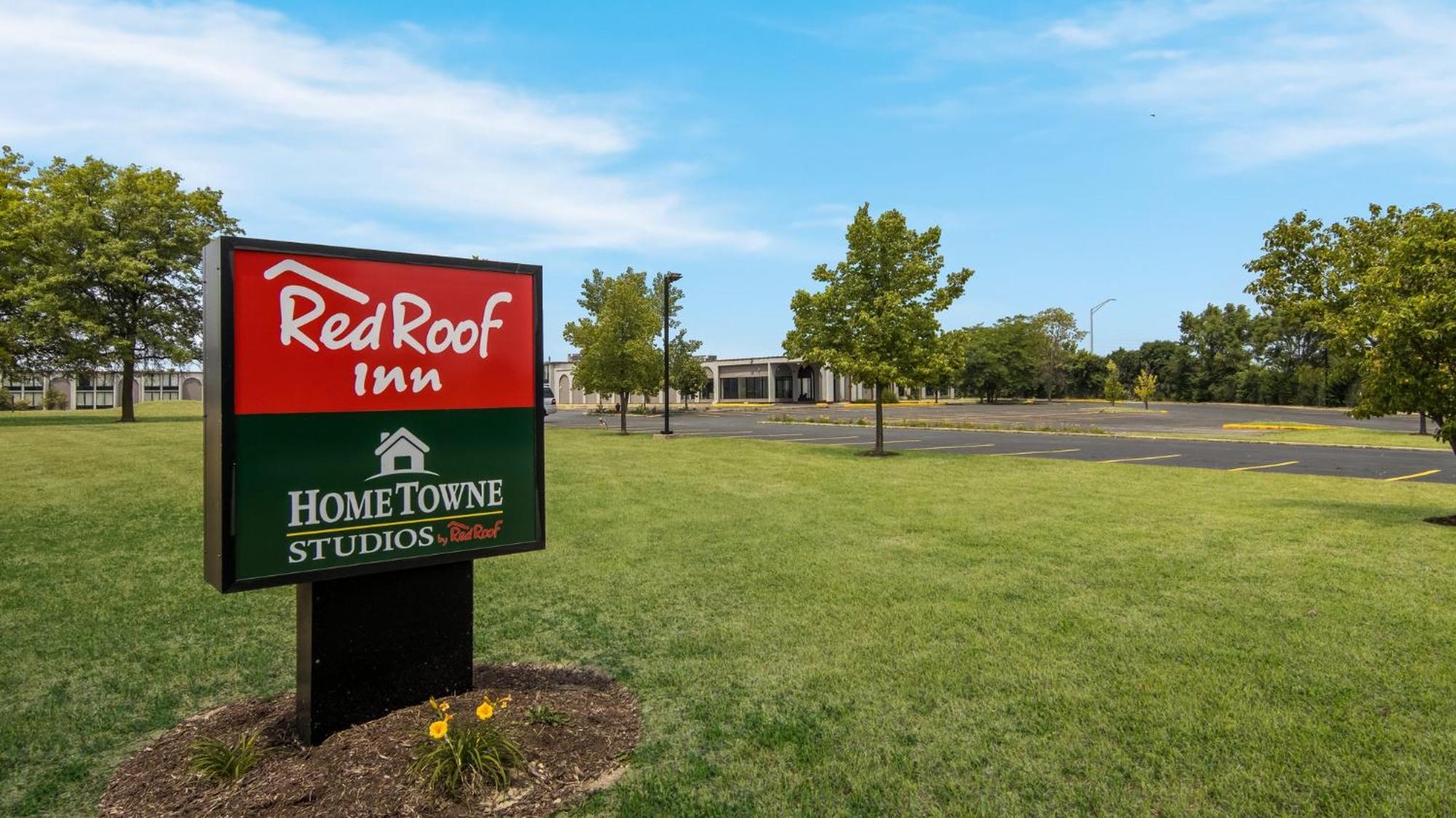 Hometowne Studios By Red Roof And Conference Center Chicago - N Aurora Naperville North Aurora Εξωτερικό φωτογραφία